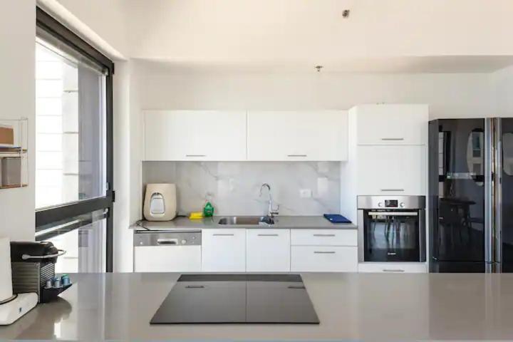 Oַ&O Group- Luxury Apt Tower Best Sea View Bat Yam Eksteriør bilde