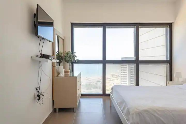 Oַ&O Group- Luxury Apt Tower Best Sea View Bat Yam Eksteriør bilde