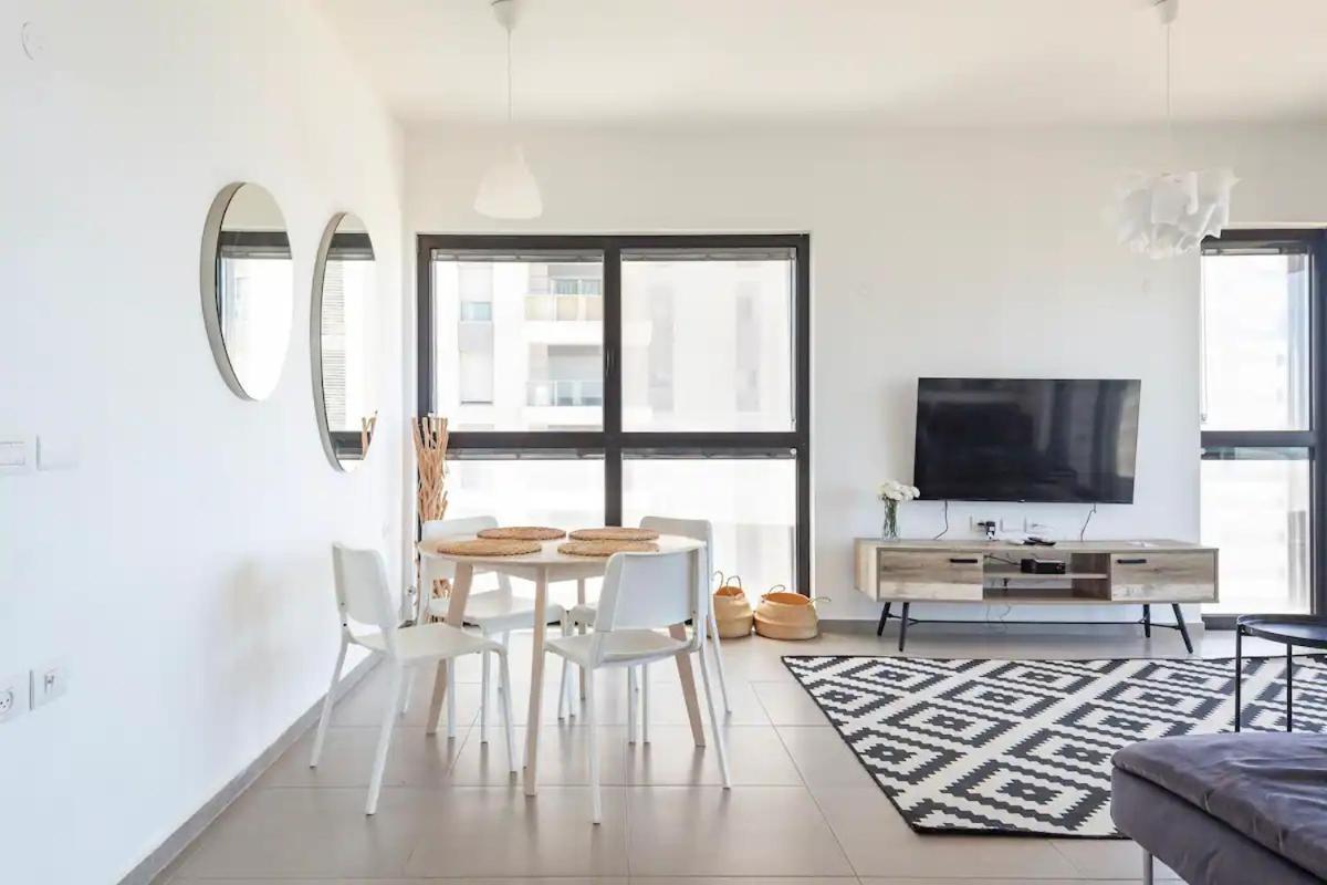 Oַ&O Group- Luxury Apt Tower Best Sea View Bat Yam Eksteriør bilde
